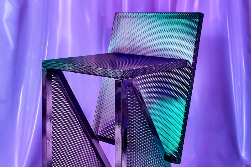 moderná stolička oceľová perforácia high tech štýl ultrafialová toptrendy sk