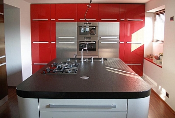 luxusny kamen xs engineeering porfyr pracovna doska kuchynsky ostrov moderna kuchyna cervena stavebnictvo byvanie