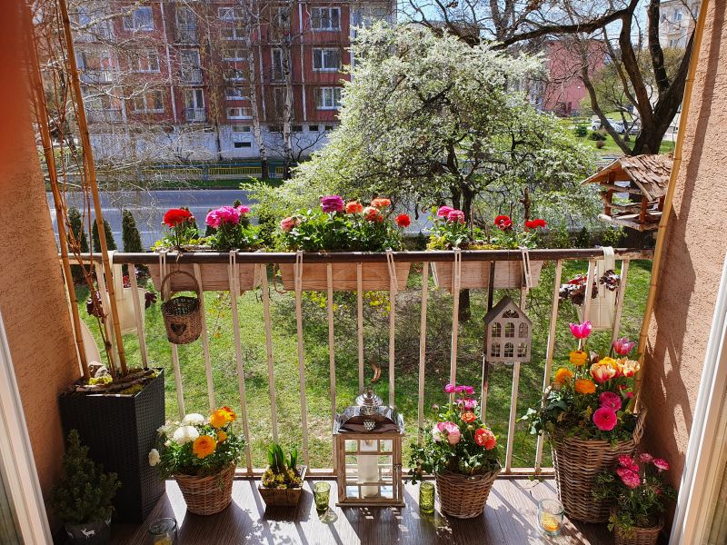 francuzske okno piestany manzelia kvety svietniky celorocna vyzdoba 2