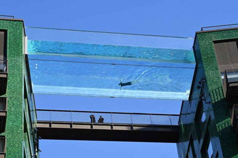 bazen transparentny londyn budovy 2 uvod