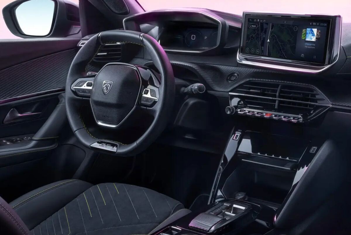 peugeot e 2008 interier