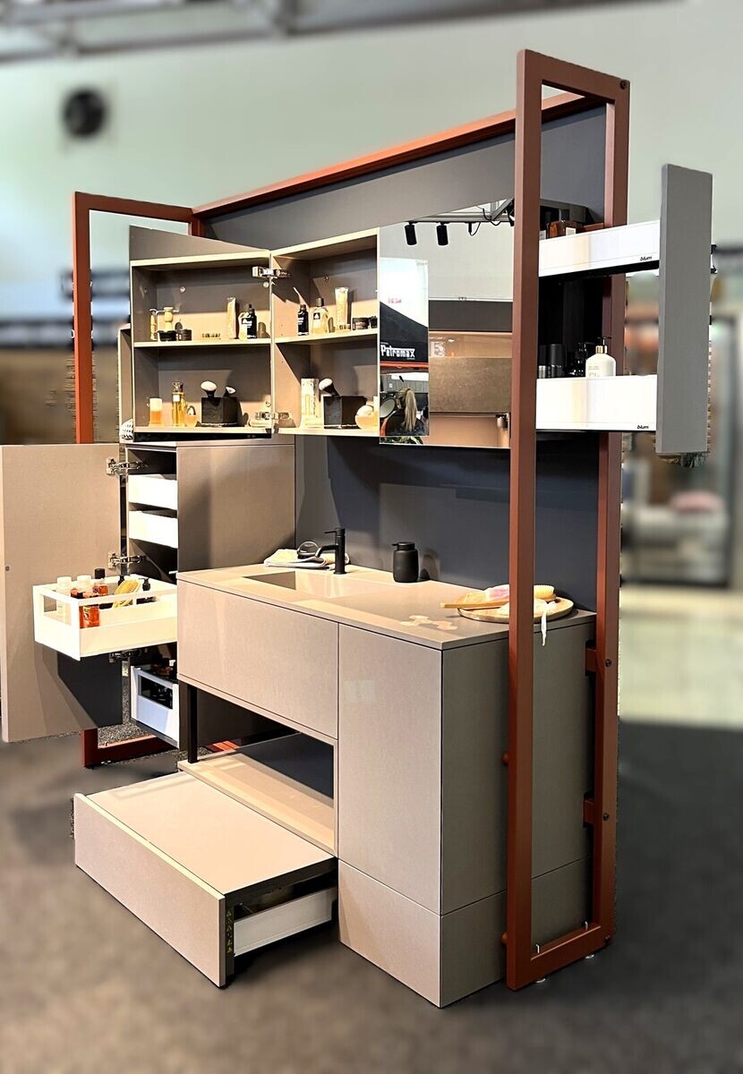 blum 1 v