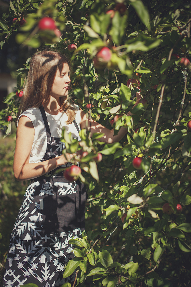 Saana-ja-Olli-Villi-pohjola-Full-apron-1-2-Photo-Unto-Rautio-hi-res