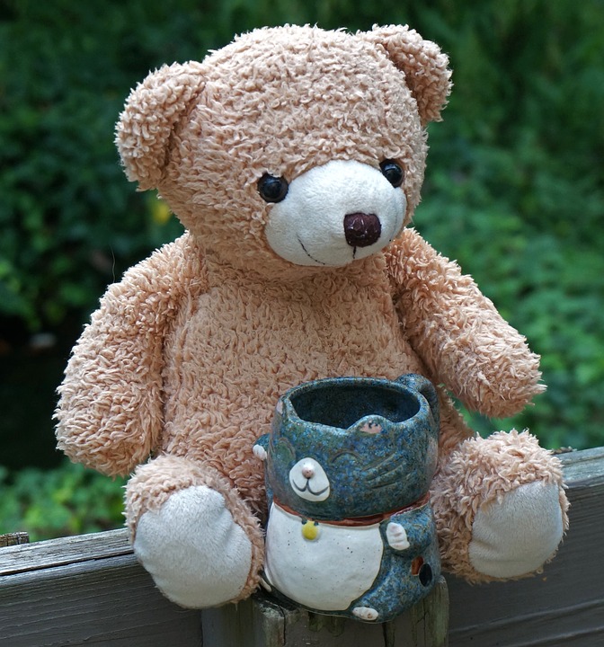 old-teddy-bear-with-mug-1699072 960 720